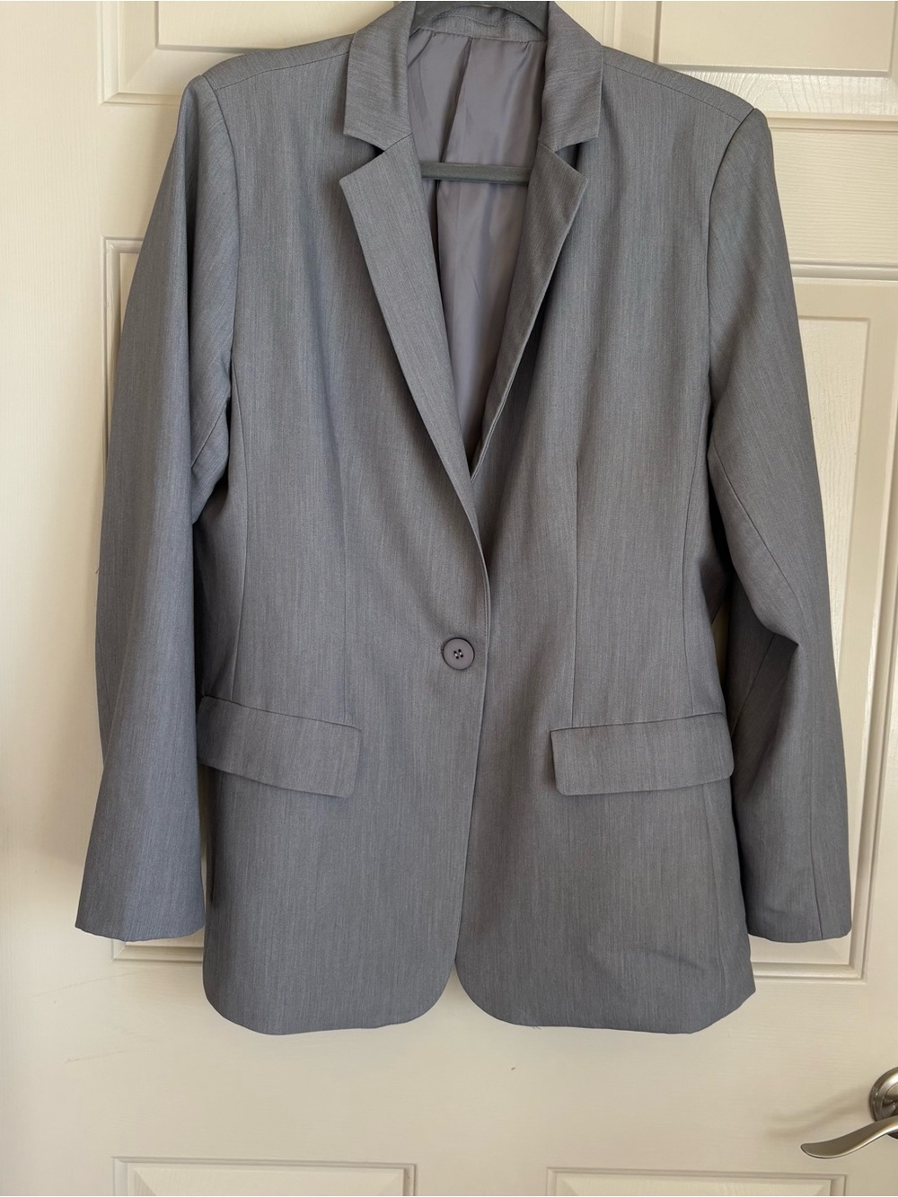 Oversized Gray Blazer Old Money Minimalist Capsule Quiet Luxury Office Parisian